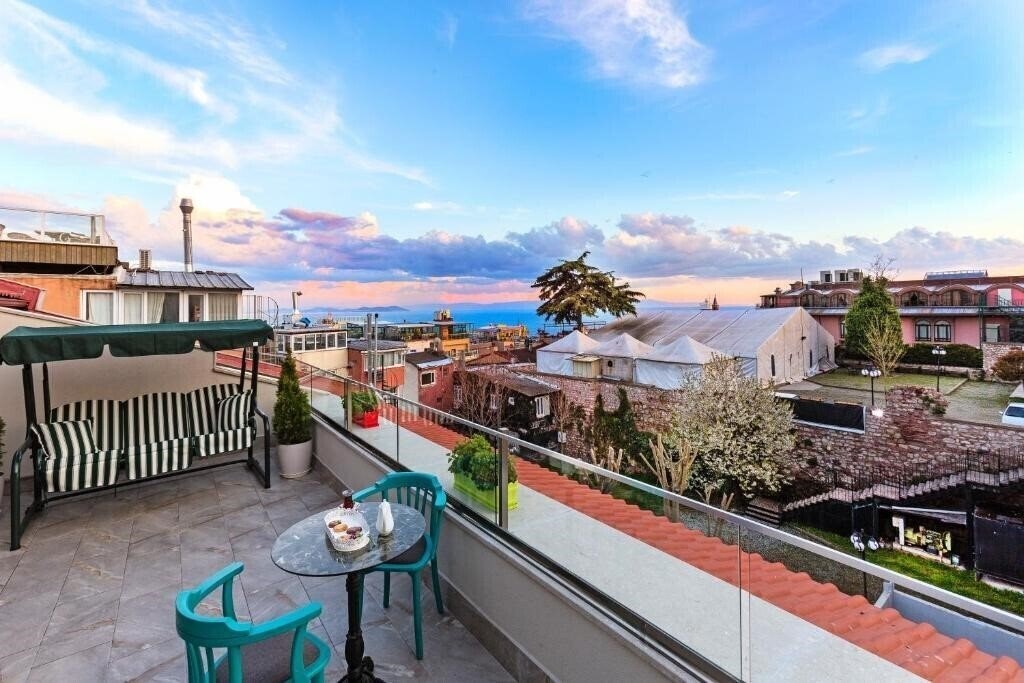 Вид Obelisk Hotel & Suites 3*