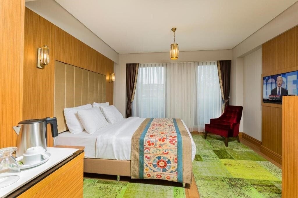 Территория Obelisk Hotel & Suites 3*