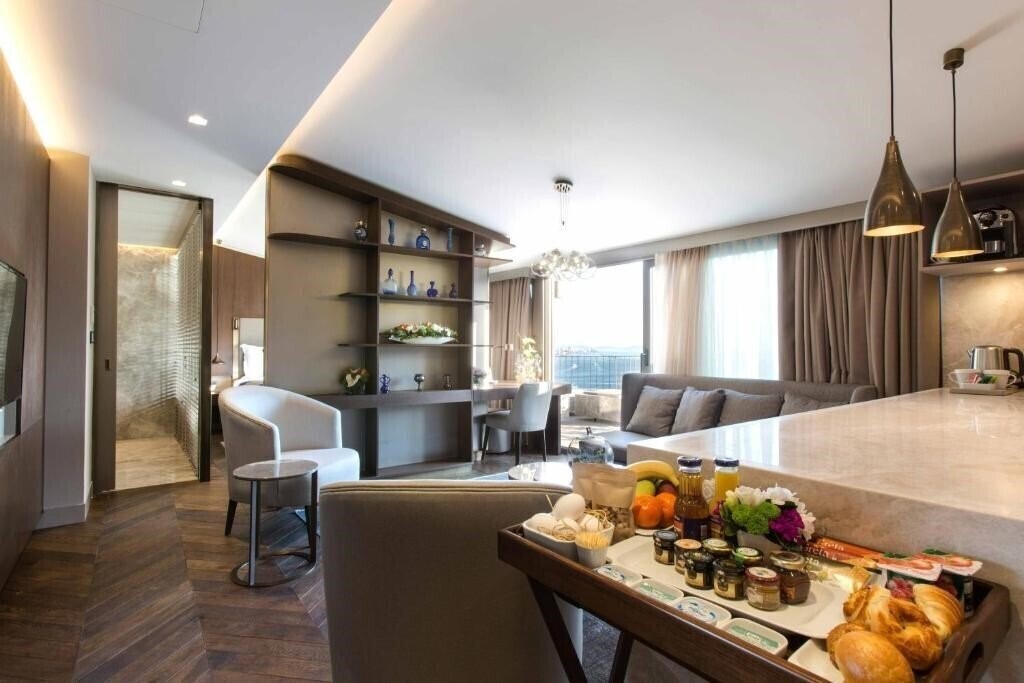 Фото Noble22 Suites 4*