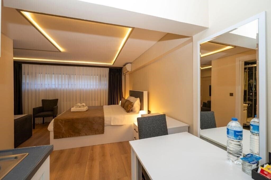 Апартаменты Aiza Suites 3*