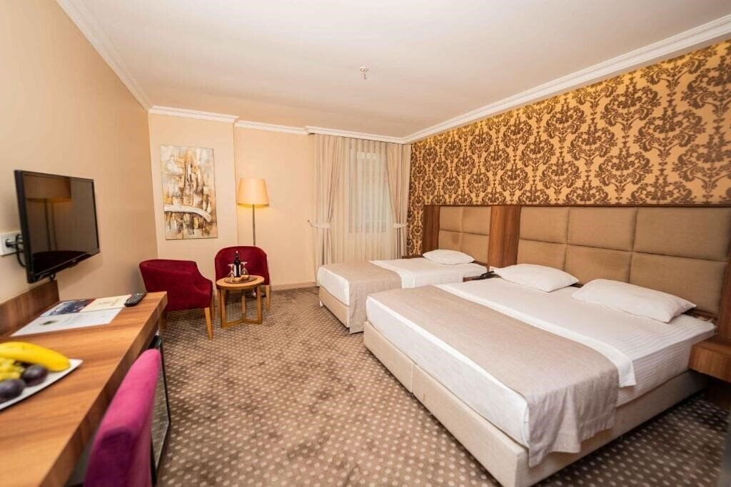 Территория Boris Hotel (ex. Boris Hotel Istanbul, Comfort Hotel Beylikduzu, Comfort Haramidere) 4*