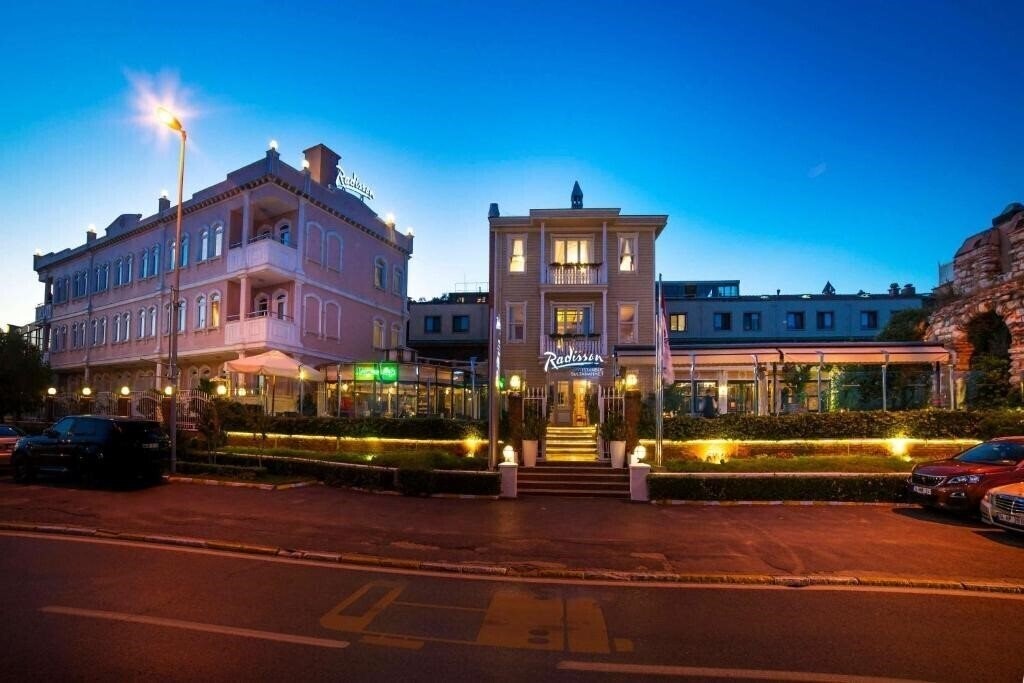 Територія Radisson Hotel Istanbul Sultanahmet 4*
