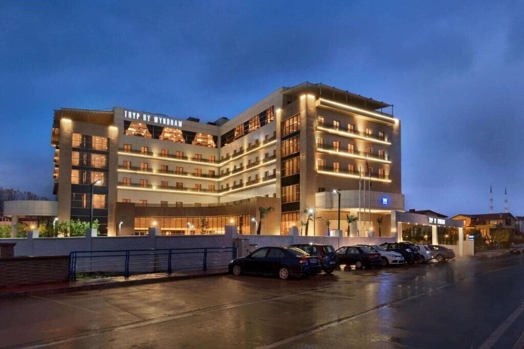 Готель Tryp By Wyndham Izmit 5*