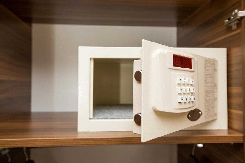 Панорама Corner Garden Hotel 2*