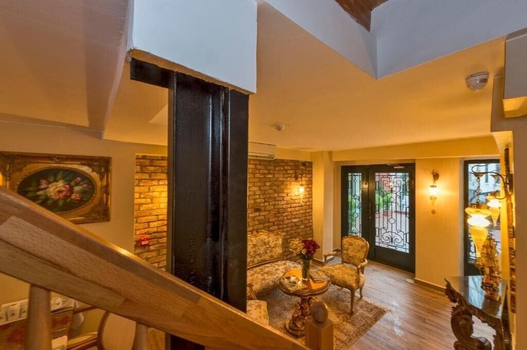 Вид Corner Garden Hotel 2*