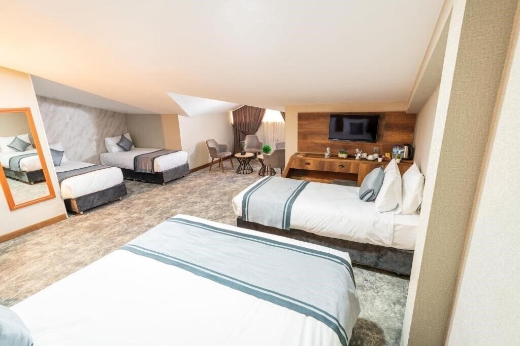 Готель Airport Express Hotel 3*