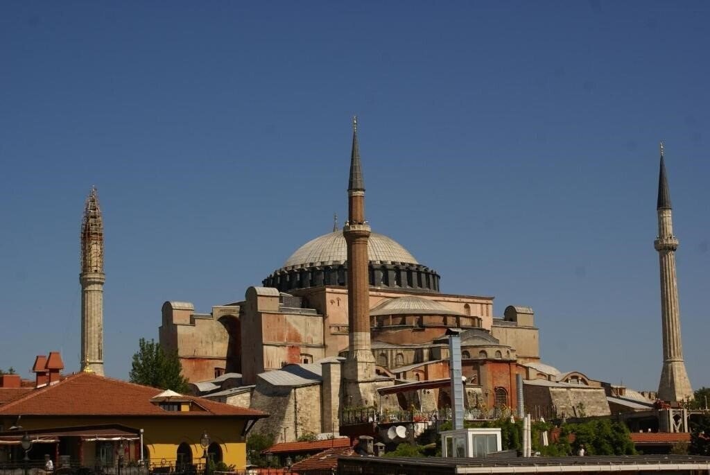 Панорама Mytra Hotel 3*