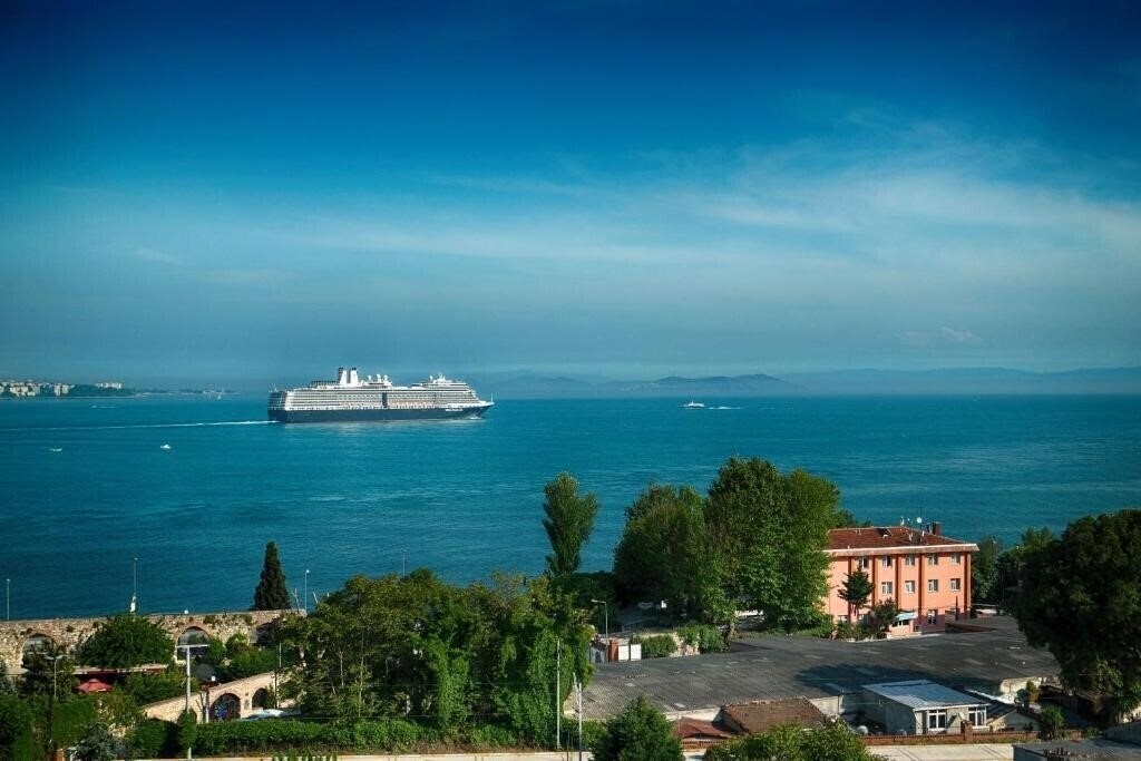 Готель Mytra Hotel 3*