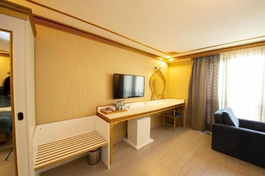 Територія Phosphorion Hotel 3*