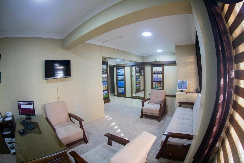 Готель Ramparts (ex. Helen Suites & Aparts) 3*