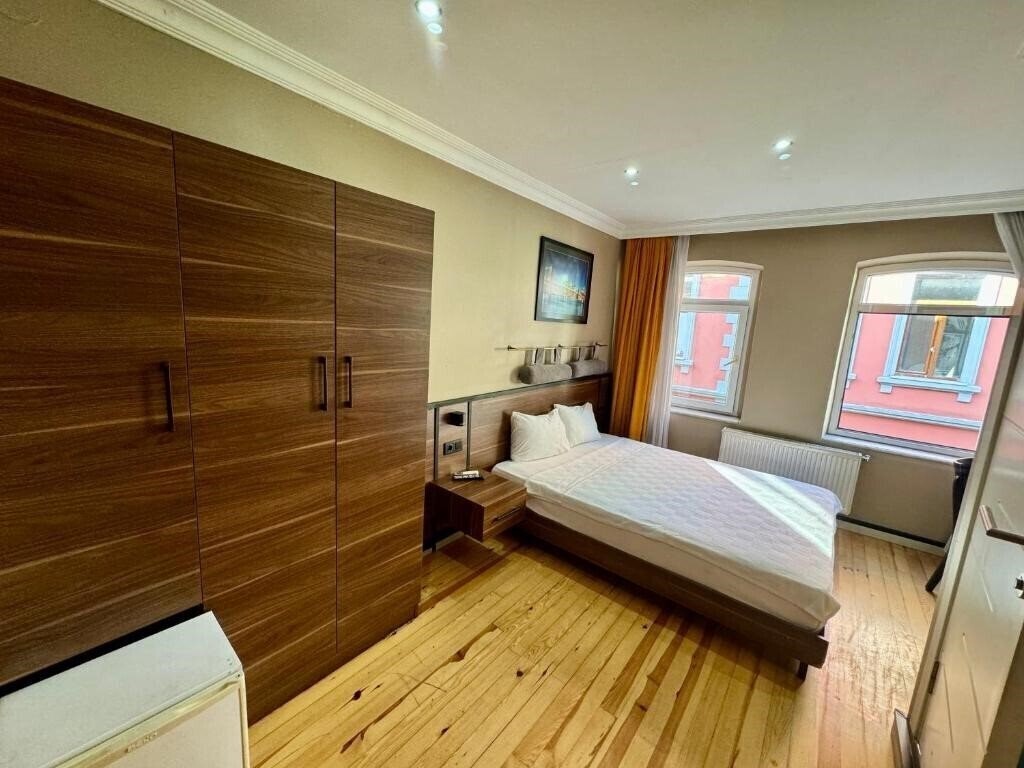 Панорама Aram Kerasi Rooms (ex. Mayer Select Hotel) 3*