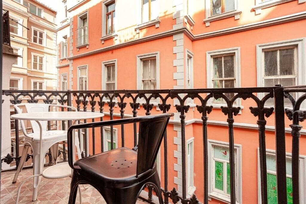 Картинка Aram Kerasi Rooms (ex. Mayer Select Hotel) 3*