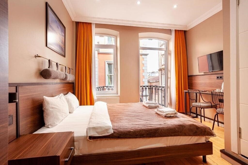 Вид Aram Kerasi Rooms (ex. Mayer Select Hotel) 3*