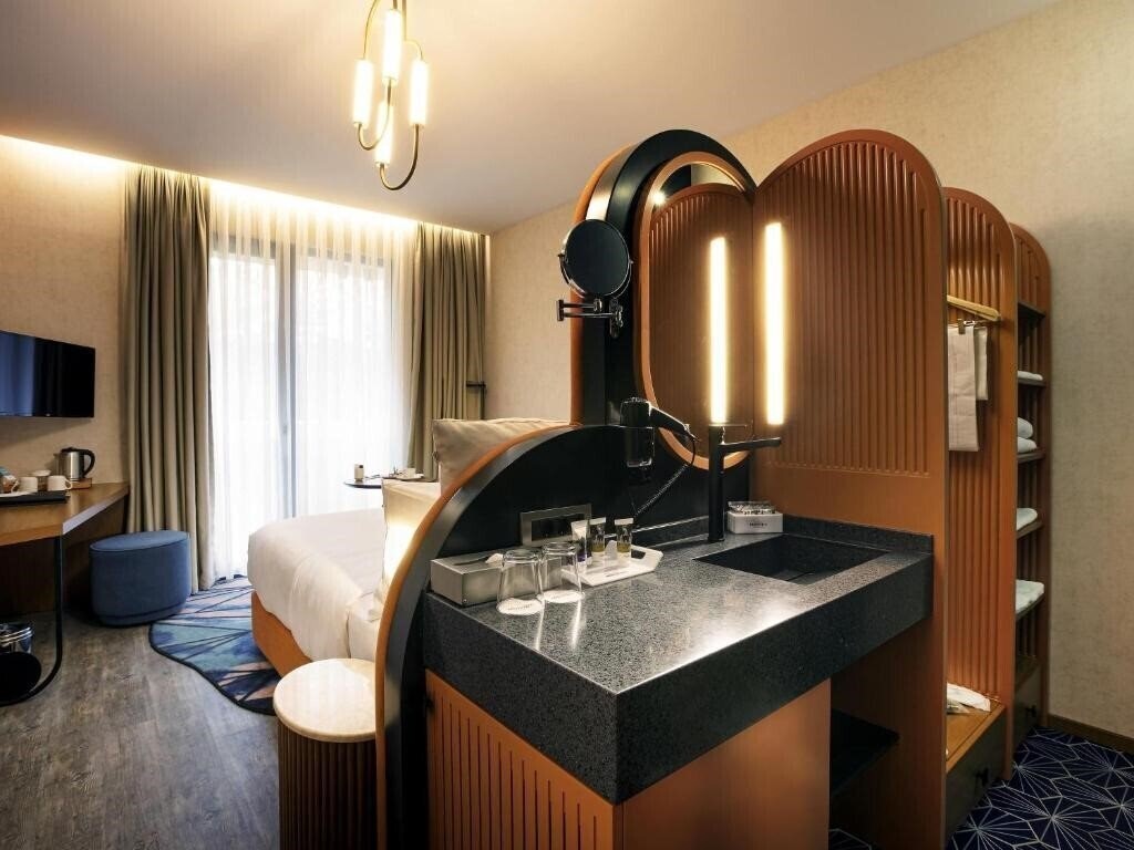 Территория Mercure Istanbul Bakirkoy 4*