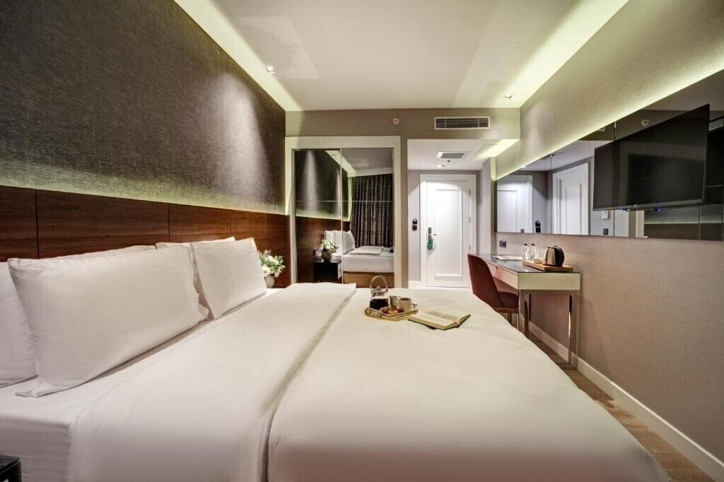 Панорама Dora Pera Hotel 4*