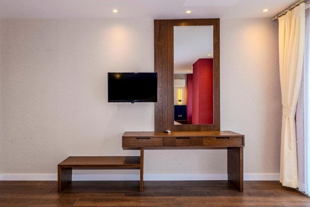 Апартаменти Porta Romanos Hotel (ex. City Wall Hotel) 4*