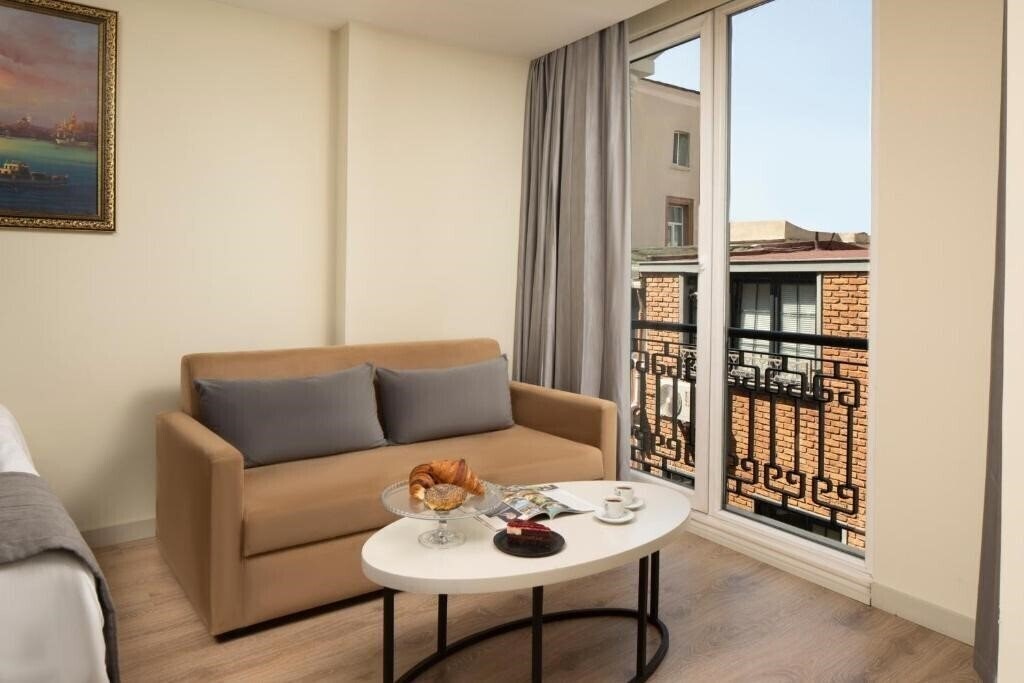 Вид Orka Taksim Suites & Hotel 4*