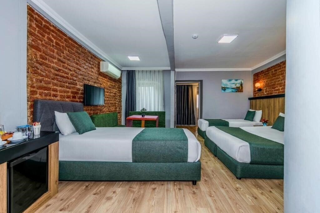 Отель La Pera Suites 3*