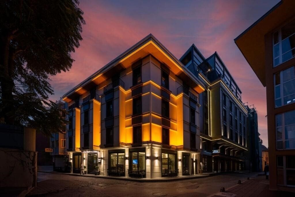Готель Ravi Hotel 3*