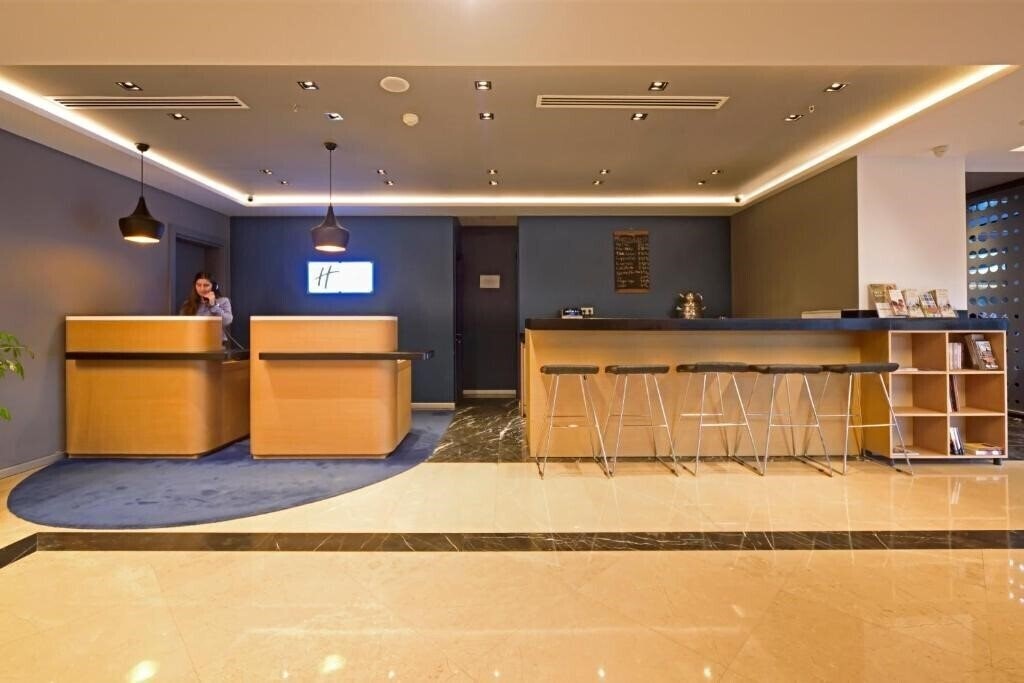 Територія Holiday Inn Express Istanbul Altunizade by IHG (ex. Holiday Inn Express Altunizade) 3*
