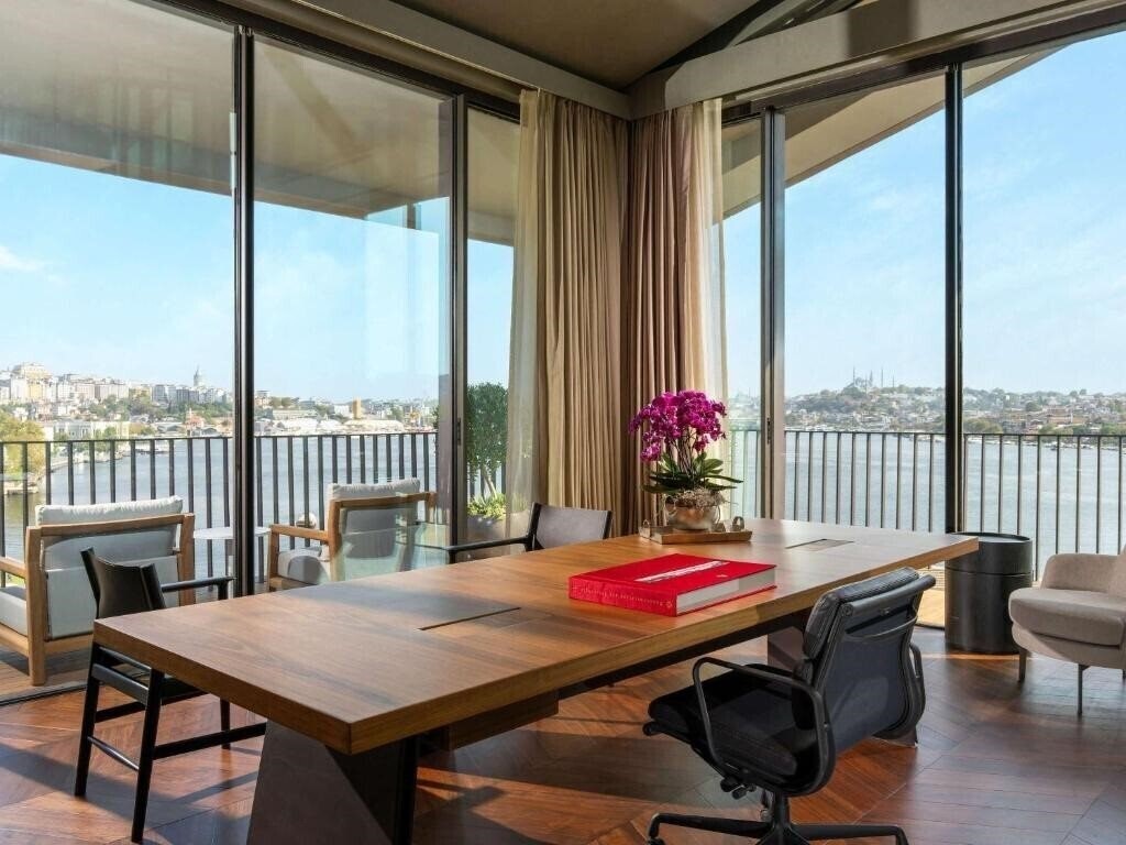 Вид Rixos Tersane Istanbul 5*