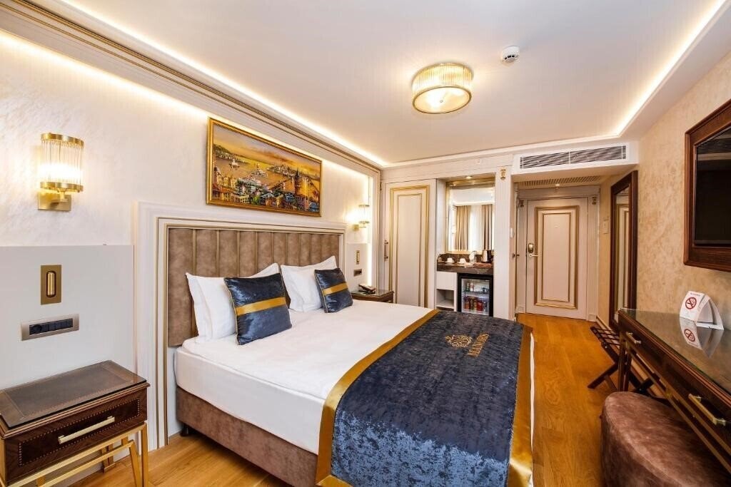 Територія Manors Hotel 4*