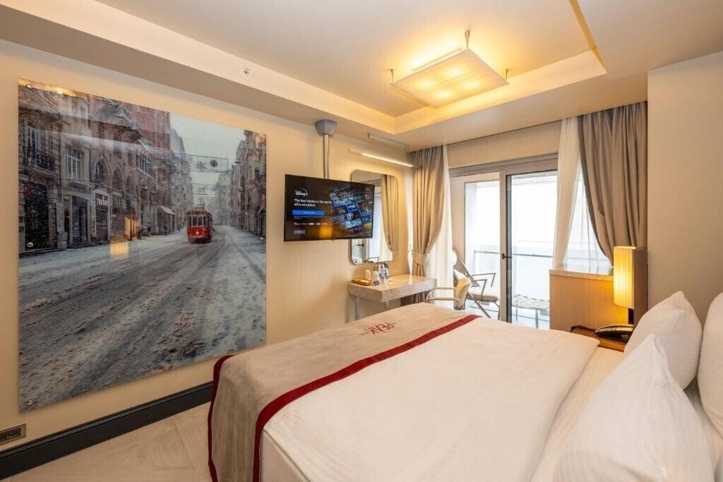 Фотографія Ramada by Wyndham Istanbul Pera (ex. The Peak) 5*