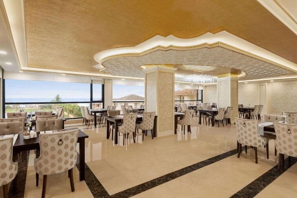 Территория Ramada Plaza By Wyndham Silivri 4*