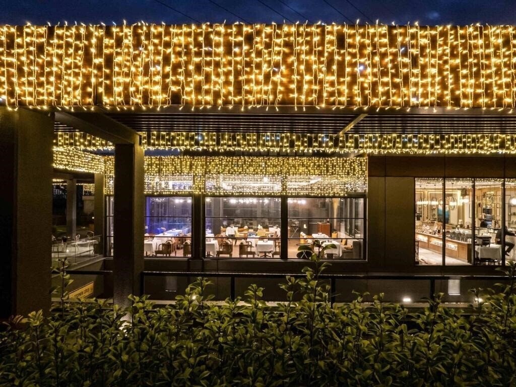 Вид Mövenpick Living Istanbul West 5*