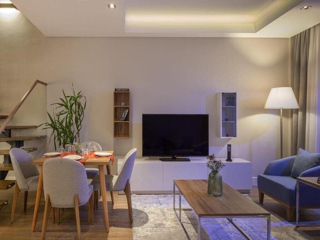 Панорама Mövenpick Living Istanbul West 5*
