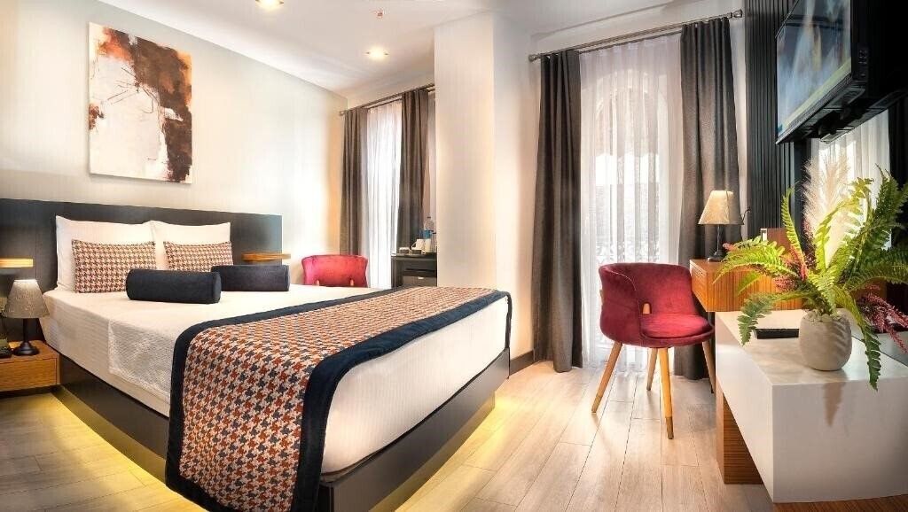 Отель La Vita Suites 4*