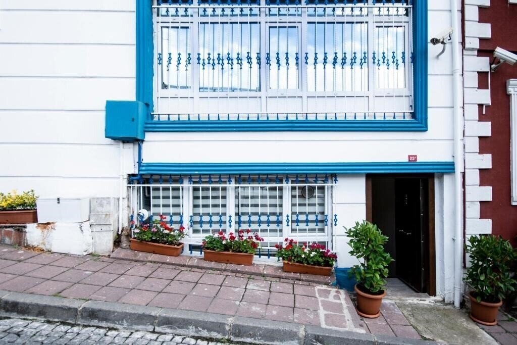 Зображення White Pearl Apart 3*