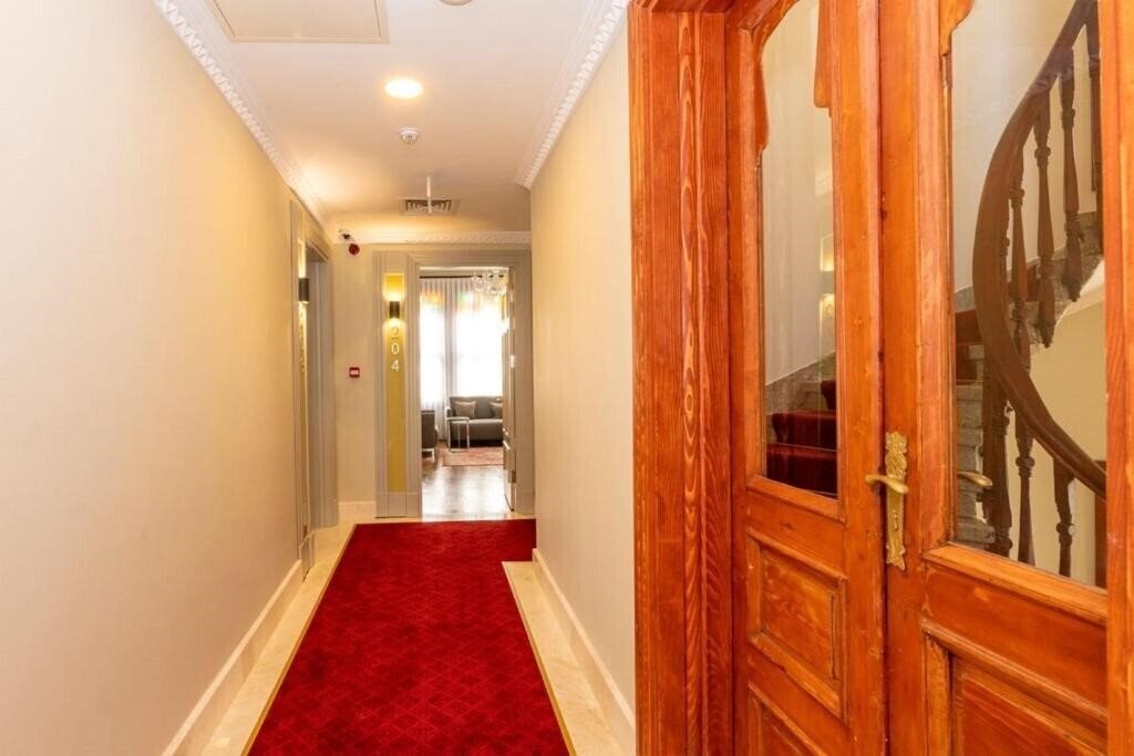 Территория Blue Gilroy Hotel 3*