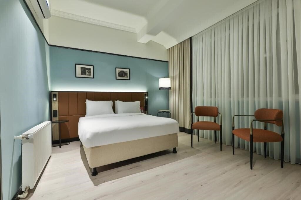 Отель EA Exclusive Hotel 4*