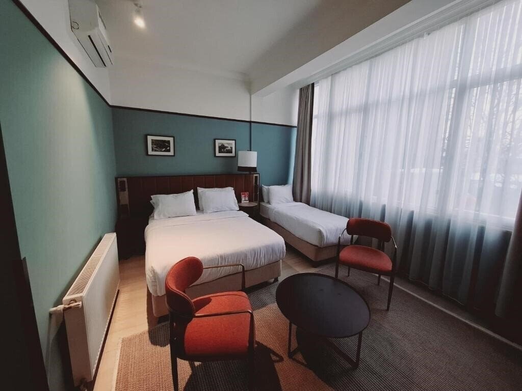 Панорама EA Exclusive Hotel 4*