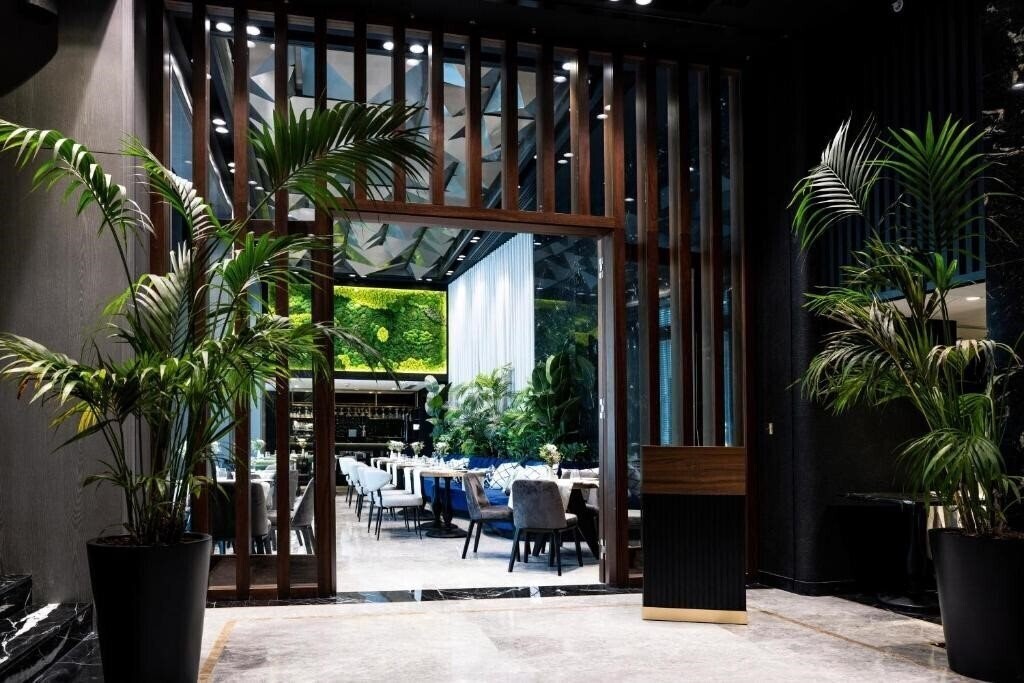 Панорама The Maestro Hotel 4*