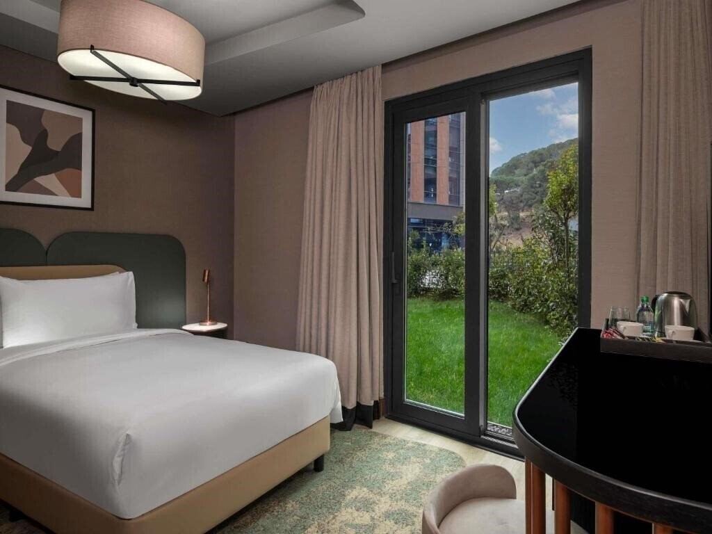 Территория Movenpick Living Istanbul Saklivadi 5*