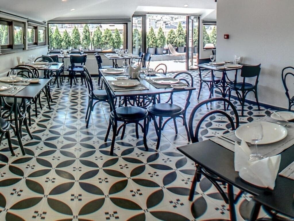 Фотографія Tophane Suites 5*