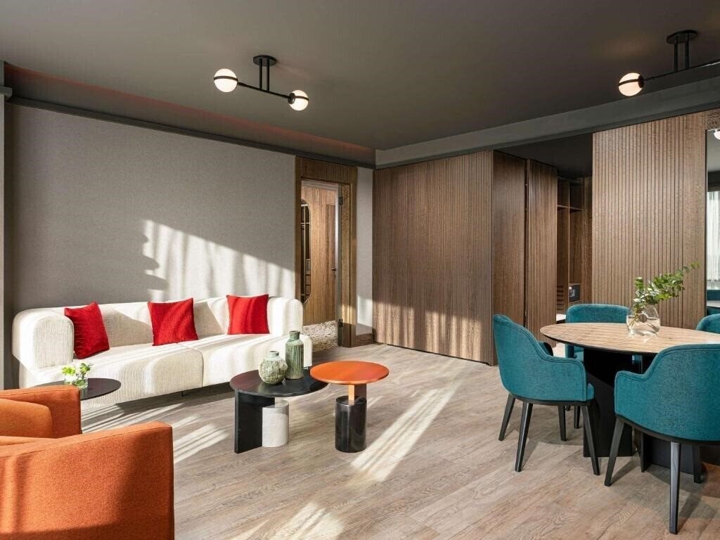 Вид Movenpick Hotel Istanbul Marmara Sea 5*