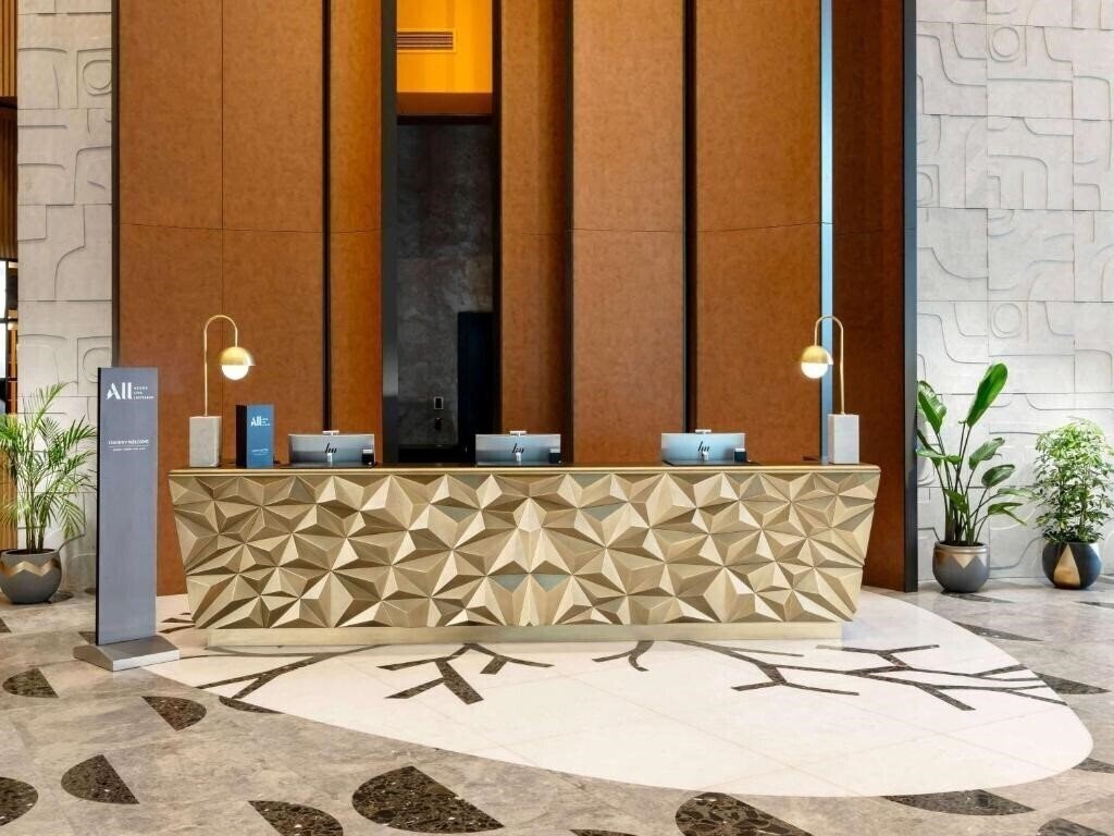 Панорама Movenpick Hotel Istanbul Marmara Sea 5*