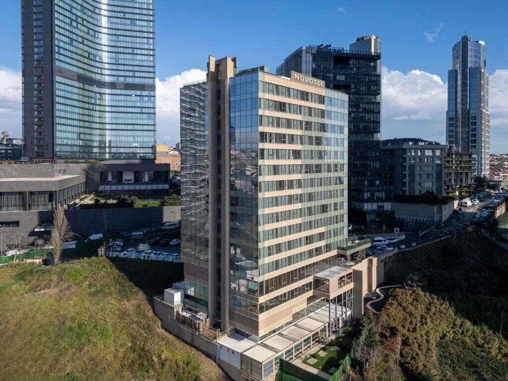 Отель Novotel Istanbul Bomonti 5*