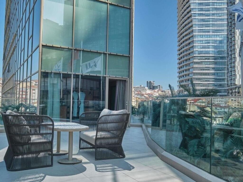 Территория Novotel Istanbul Bomonti 5*