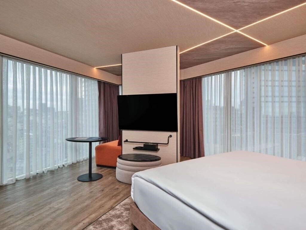 Панорама Novotel Istanbul Bomonti 5*