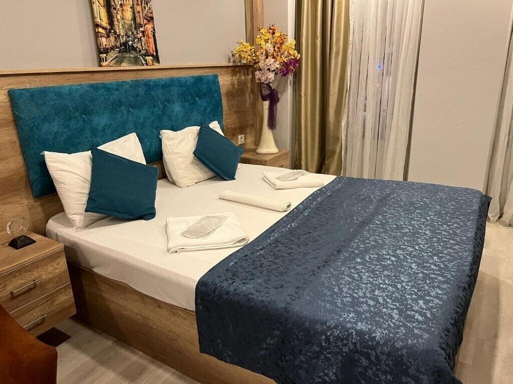 Панорама Destinia Pera Suites 4*