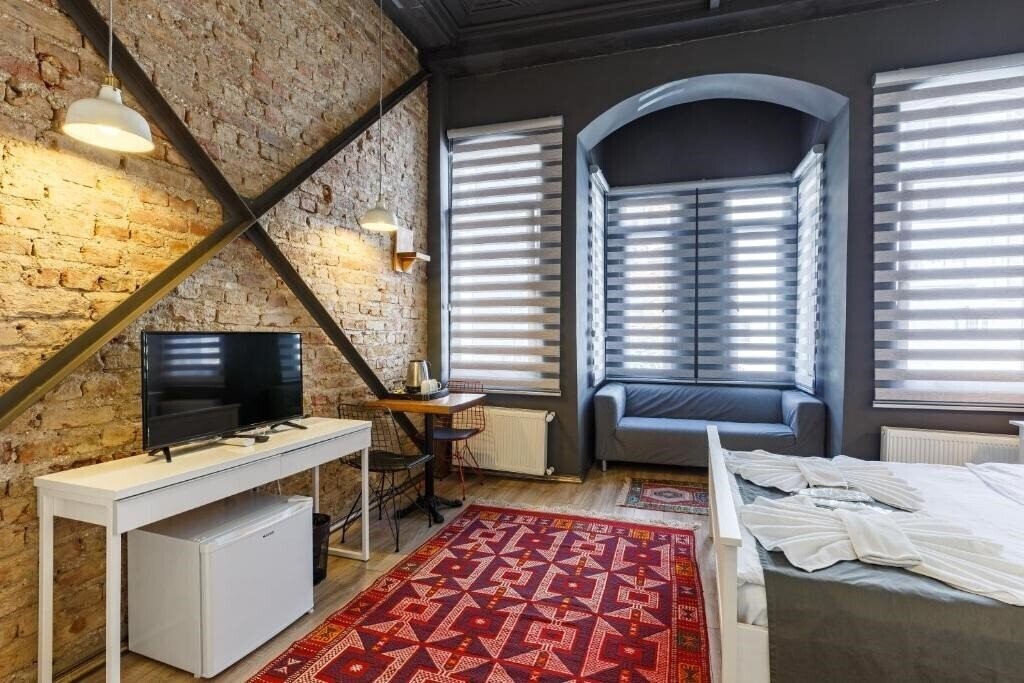 Отель Miro Mansion 3*