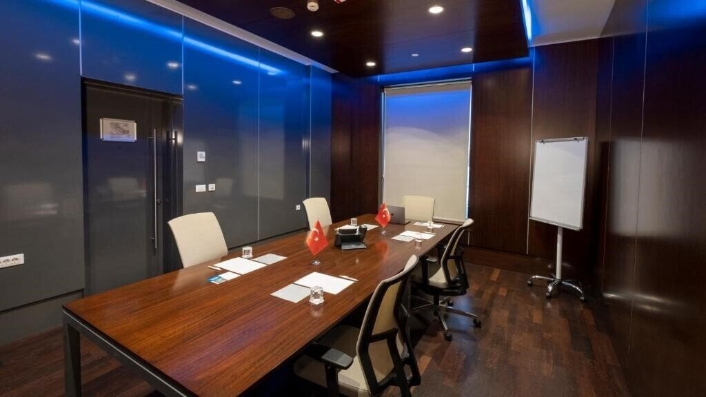 Территория Fez Inn Hotel (ex. Holiday Inn Express Istanbul Ora) 3*