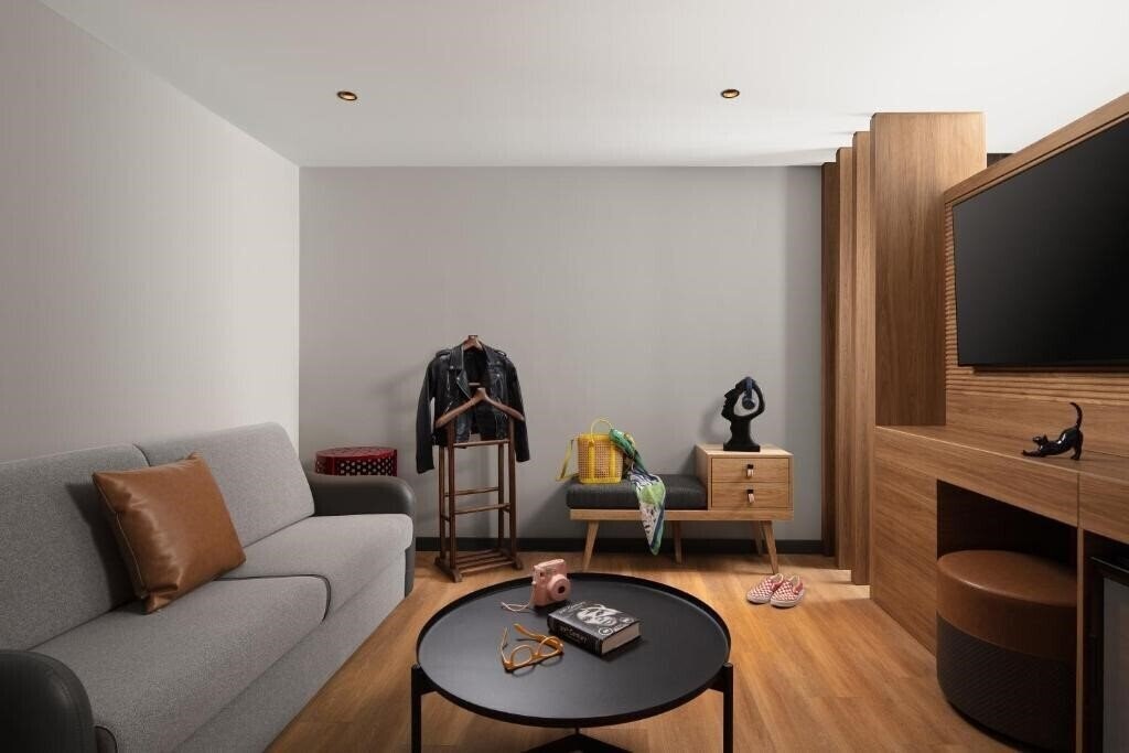 Вид Moxy Istanbul Taksim 4*
