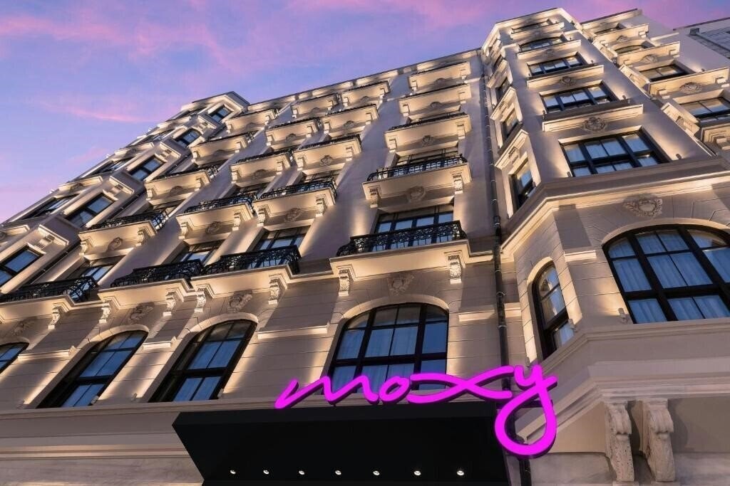 Панорама Moxy Istanbul Taksim 4*