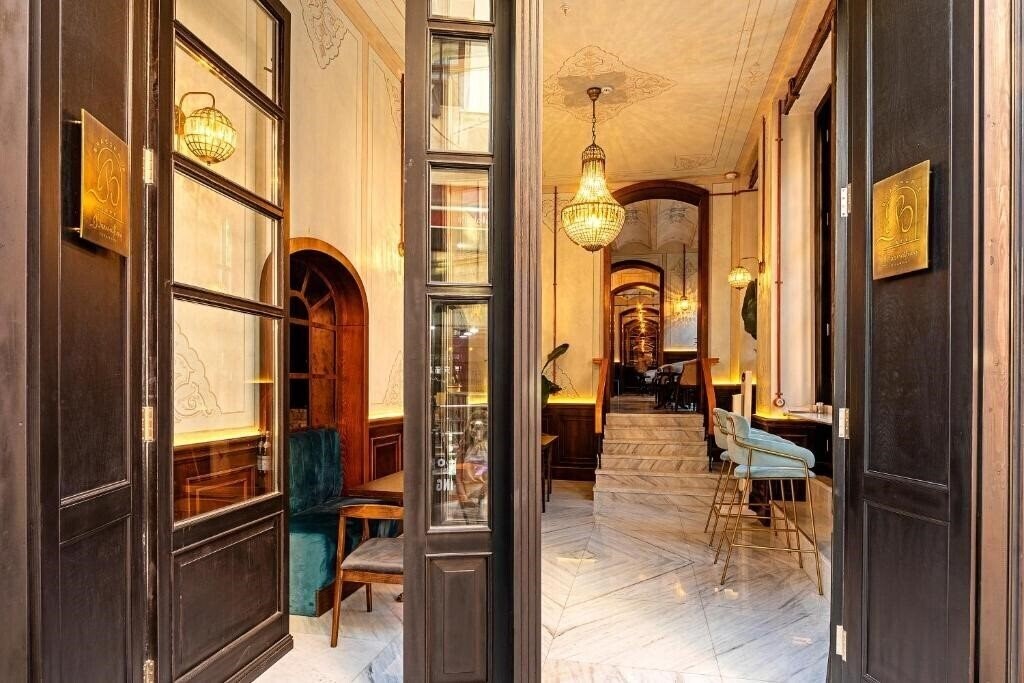 Територія Meroddi Barnathan Hotel 3*