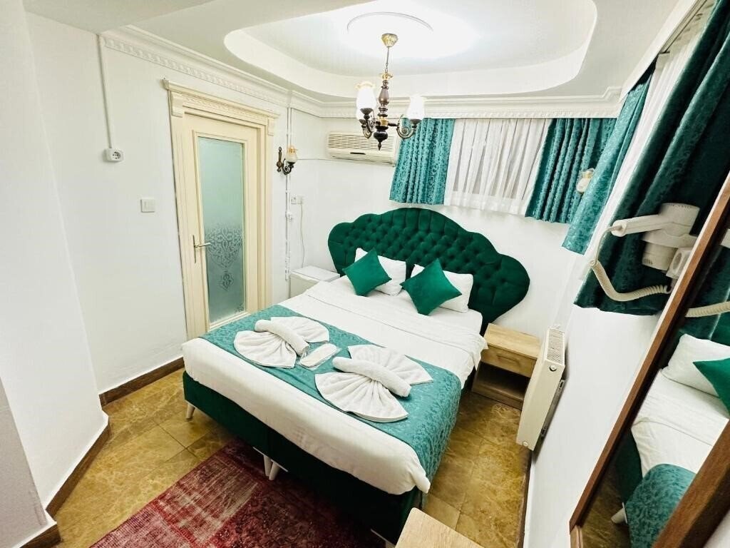 Територія La Petite Maison Hotel 3*